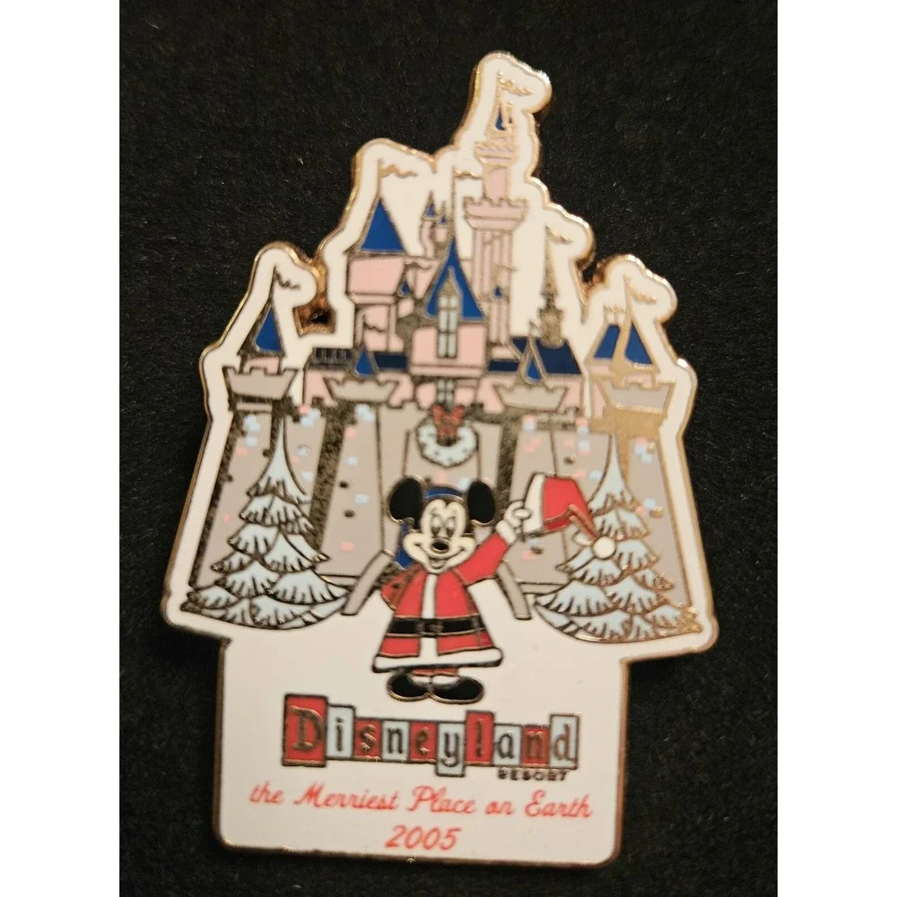 Disneyland The Merriest Place on Earth 2005 Mickey Mouse LE Trading Pin